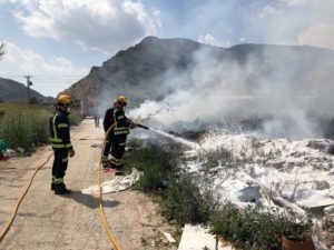Los bomberos intervienen en incendios en Torrevieja y Orihuela 7