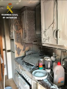 Dos guardias civiles fuera de servicio sofocan un incendio en una vivienda de Almoradí 7