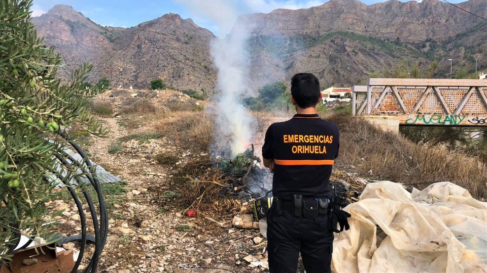 Protección Civil interviene en varias quemas en Orihuela 6