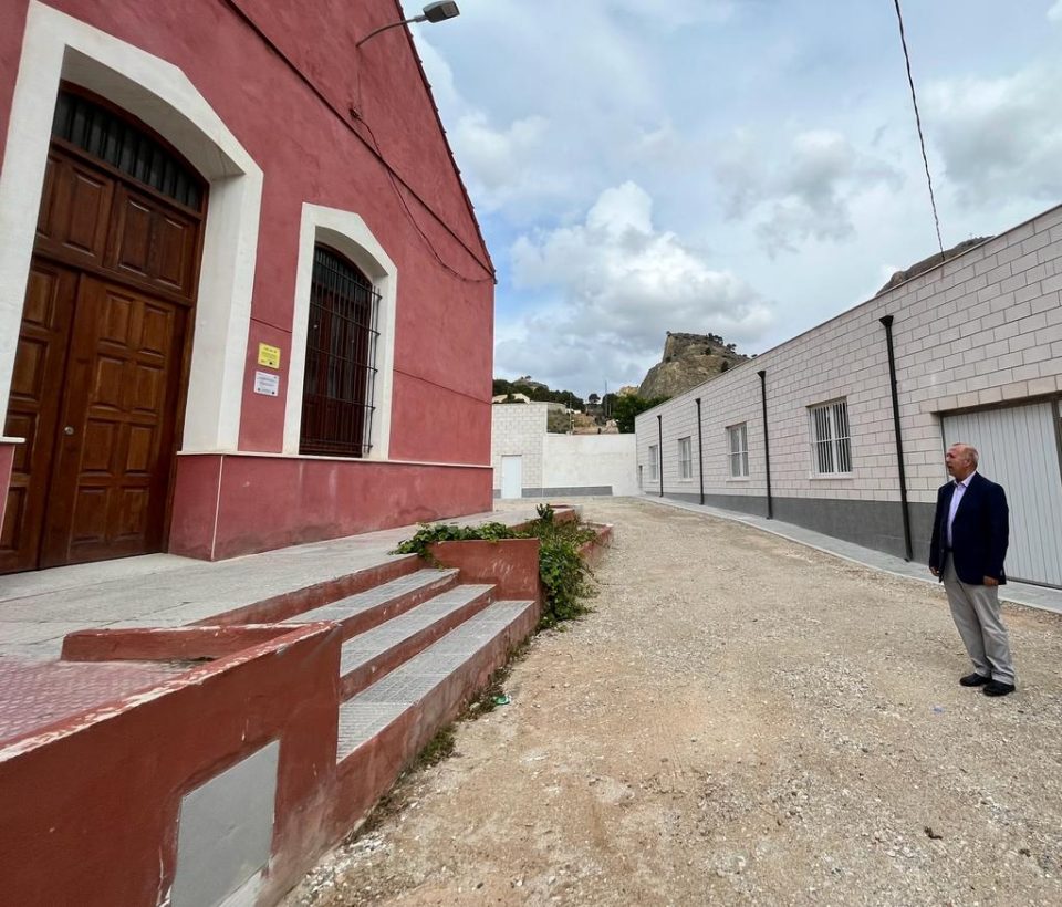 Guillermo Cánovas, edil de Empleo en el Ayuntamiento de Orihuela, junto al Ahogadero de la Seda