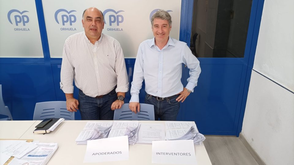 Víctor Valverde y el candidato del PP a la alcaldía en Orihuela, Pepe Vegara