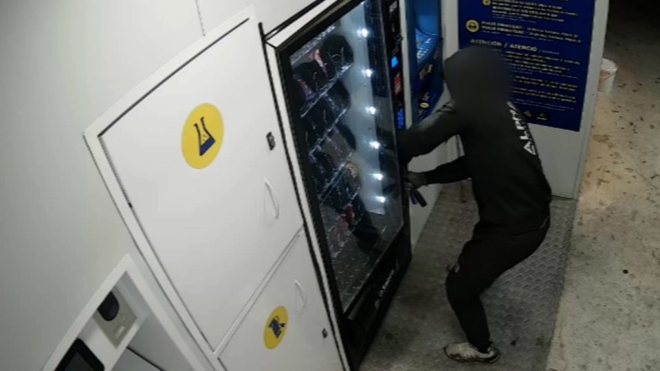 Imagen del presunto autor del robo en máquinas expendedoras en Torrevieja
