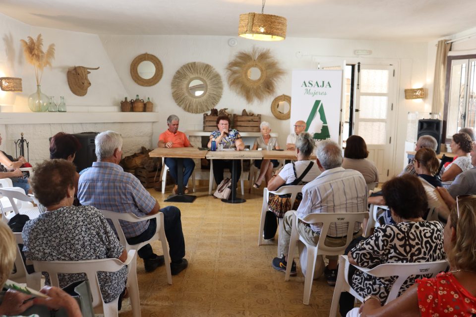 ASAJA Alicante rechaza la discriminación salarial, económica o social de la mujer rural