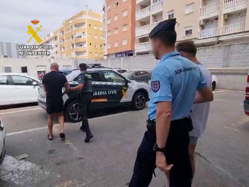 La Guardia Civil detiene a cuatro personas con órdenes europeas de detención o extradición en Torrevieja