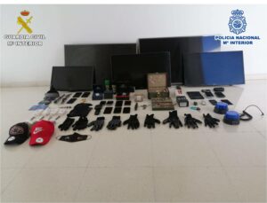 Detenidas 14 personas por robo en varias provincias que guardaban lo sustraído en la Vega Baja 8