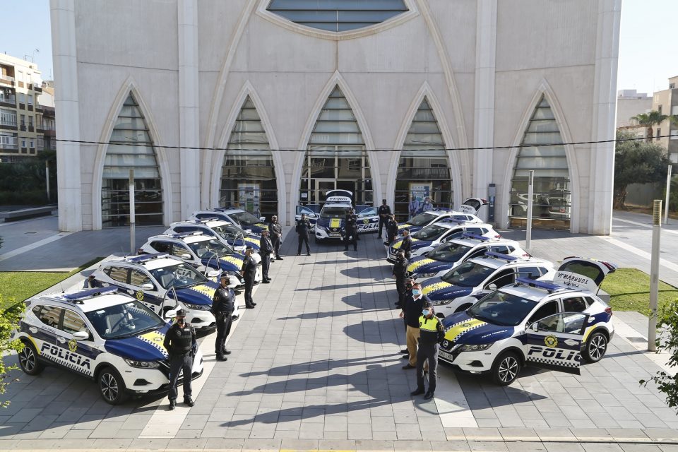 La Policía Local de Torrevieja estrena 16 nuevos vehículos de última generación 6