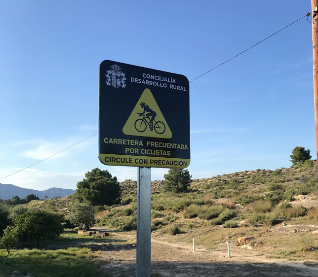 Pedanías instala señales con indicación de respetar a los ciclistas 6