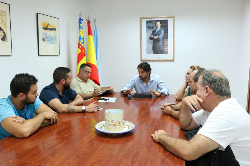 El alcalde de Torrevieja mantiene una reunión con ATIF 6