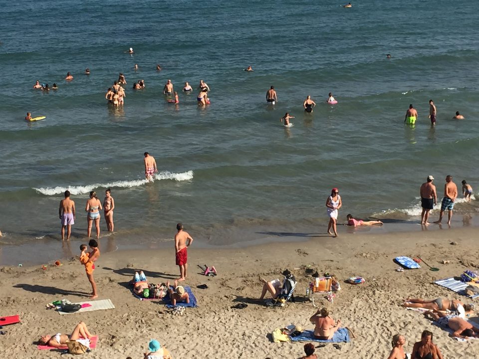 Las playas de la Comunitat volverán a contar con 1.000 auxiliares para garantizar un "verano seguro" 6