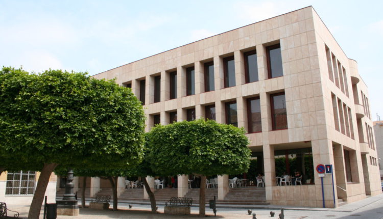 La Generalitat y las universidades acuerdan reducir al mínimo la presencialidad en la docencia en febrero 6