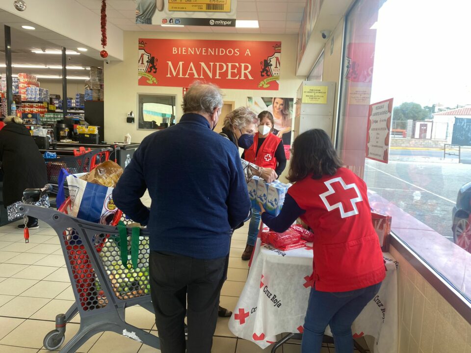 Supermercados Manper colabora con Cruz Roja y recaudan más de una tonelada de alimentos 6